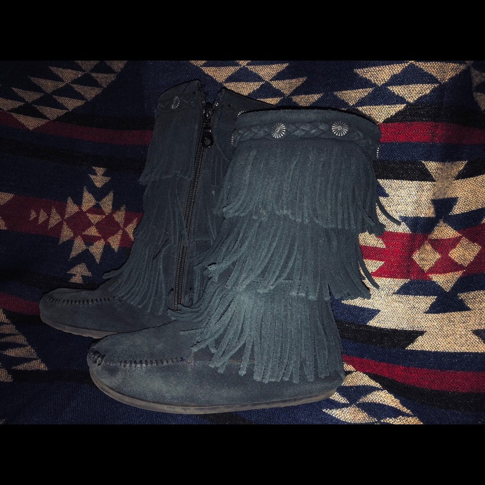 Minnetonka fringe boots